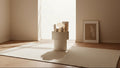 Table d'appoint ronde en microciment artisanal avec finition pierre naturelle pour salon