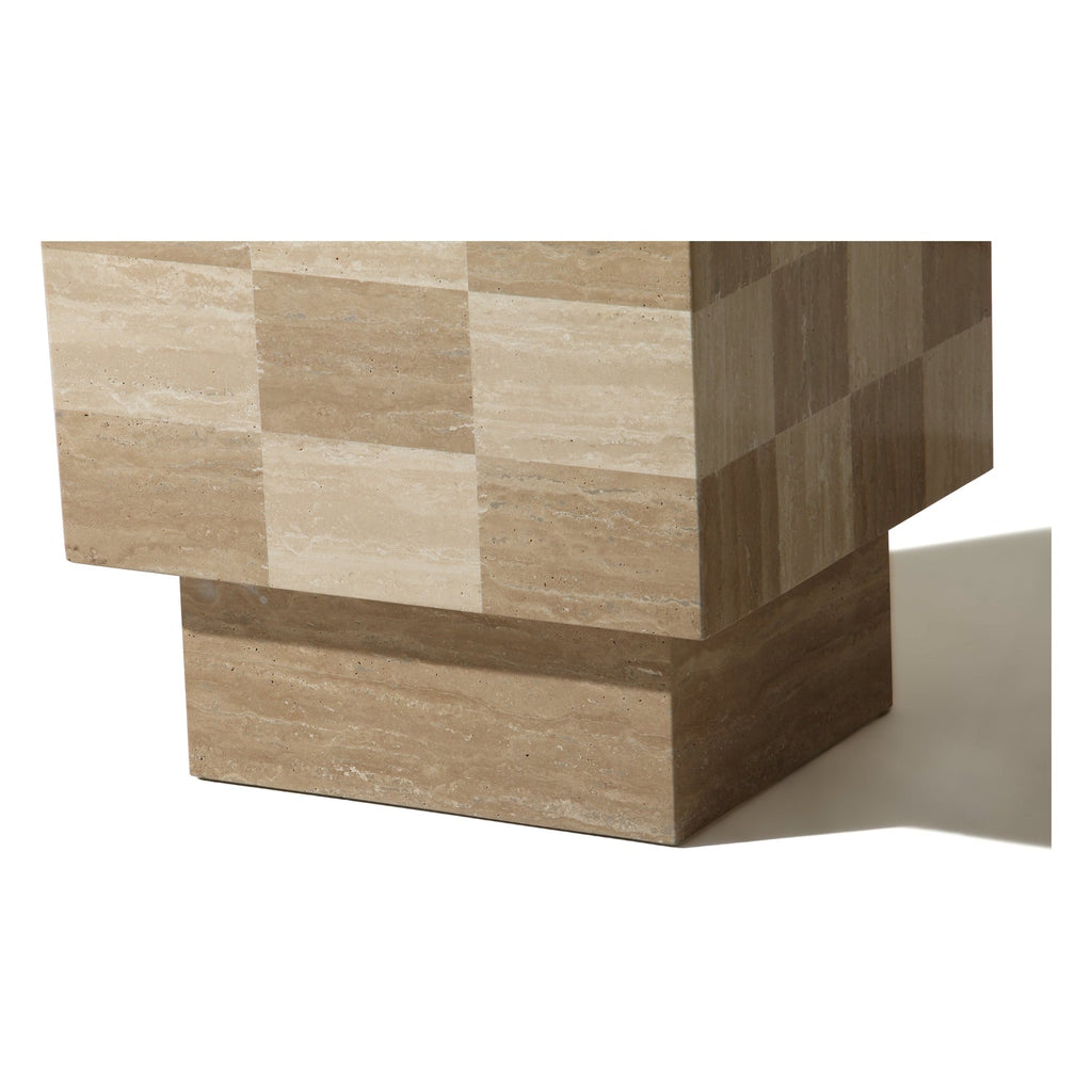 Table d'appoint en travertin texturé avec plateau à damier marron et ivoire pour salon
