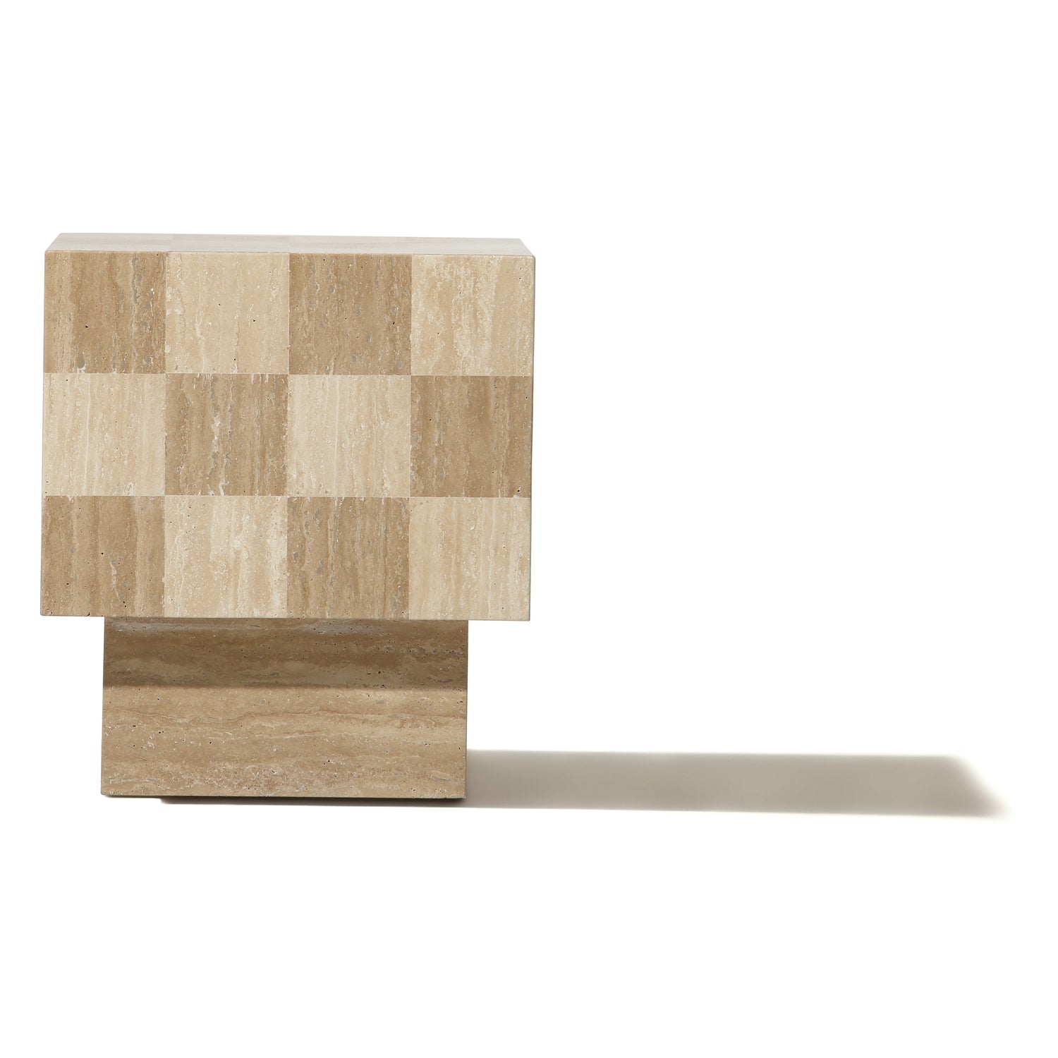 Table d'appoint en travertin texturé avec plateau à damier marron et ivoire pour salon