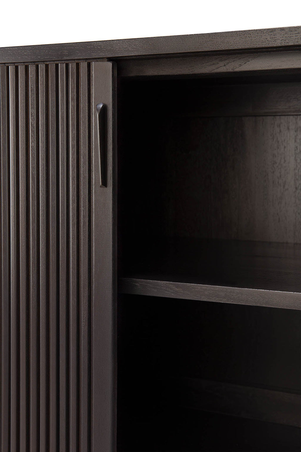 Bahut moderne en acajou avec portes coulissantes et motif à baguettes en bois superposées pour salle à manger