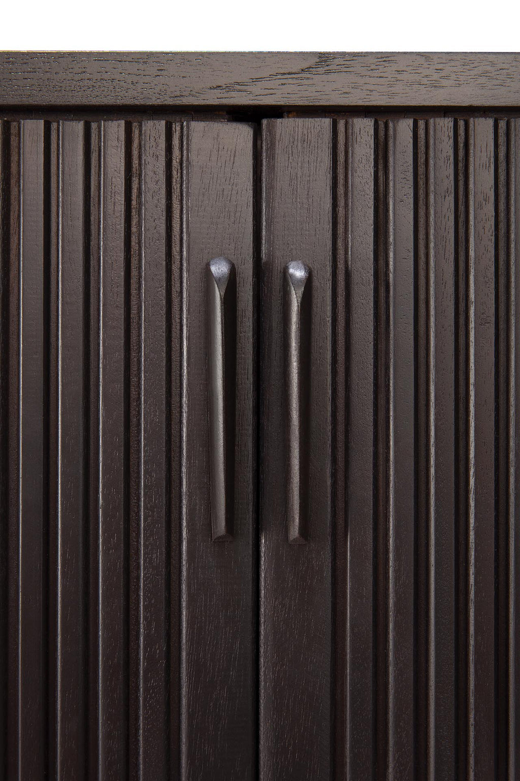 Bahut moderne en acajou avec portes coulissantes et motif à baguettes en bois superposées pour salle à manger